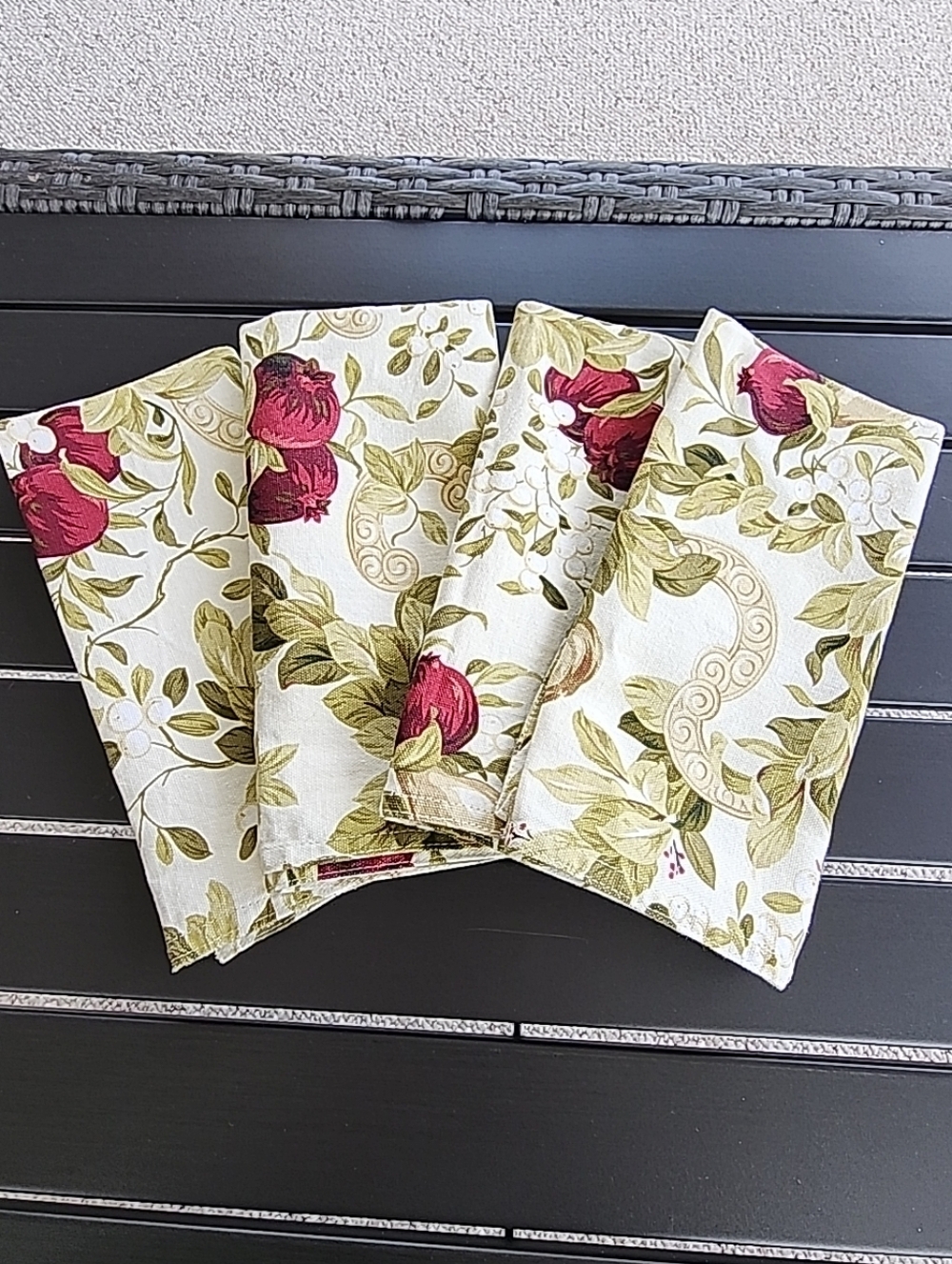 Lauen Ralph Lauren Brookfield Cotton Napkins x 4 Pomegranate White Berry Scrolls